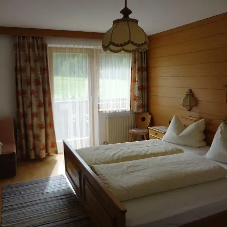 Haus Bergheimat 招待所 3*